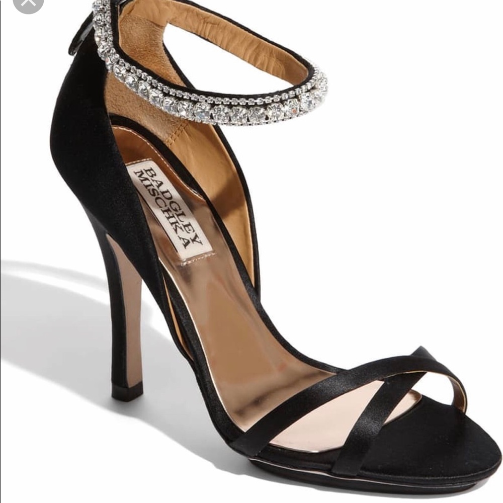 BNIB Badgely Mischka Decadence Pump Size 8.5